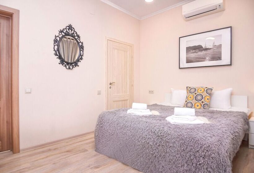 اتاق استاندارد, Plutus