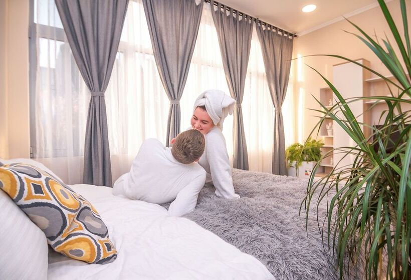 اتاق استاندارد, Plutus