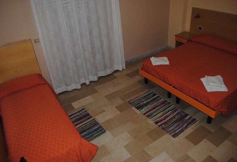 غرفة قياسية ثلاثية, South Paradise