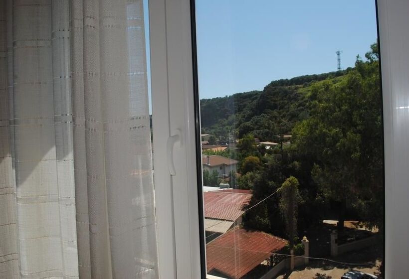 غرفة قياسية ثلاثية, South Paradise