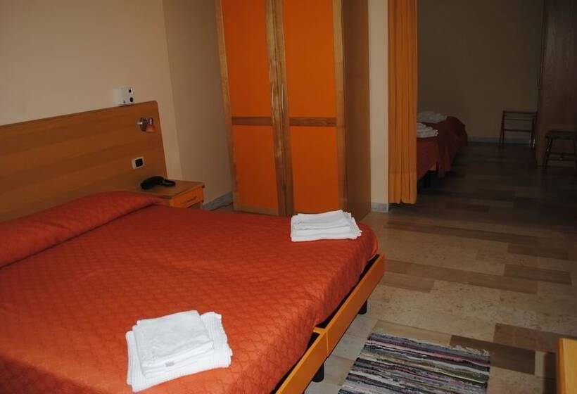 غرفة قياسية رباعية مطلة على البحر, South Paradise