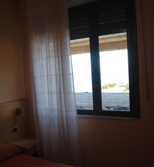 غرفة قياسية مطلّة علي البحر, South Paradise