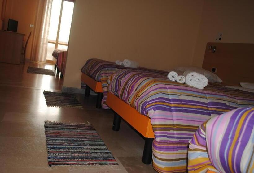 غرفة قياسية رباعية مطلة على البحر, South Paradise