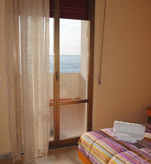 غرفة قياسية رباعية مطلة على البحر, South Paradise