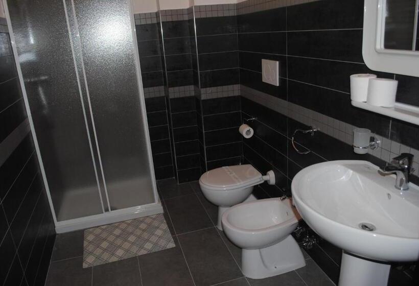 غرفة قياسية مطلّة علي البحر, South Paradise