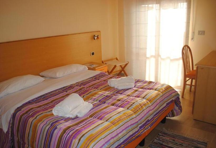 غرفة قياسية مطلّة علي البحر, South Paradise