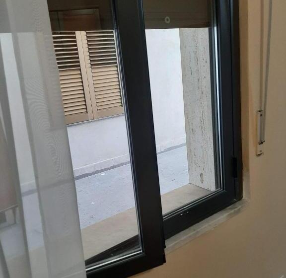 غرفة إقتصادية, South Paradise