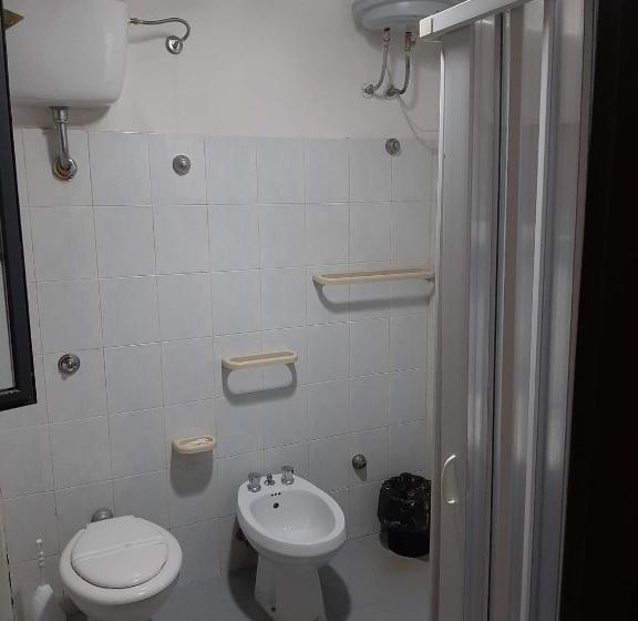 غرفة إقتصادية, South Paradise