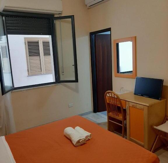 غرفة إقتصادية, South Paradise