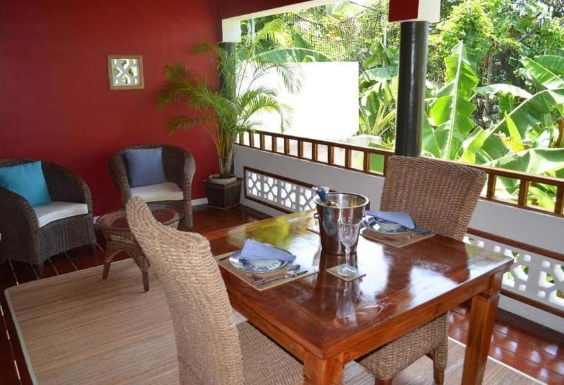 اتاق لوکس با بالکن, Nid Aigle Lodge
