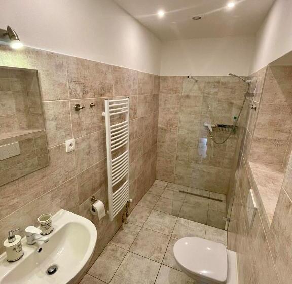 غرفة عائلية, Reitmayer