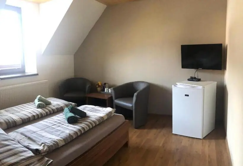 Standard Yhden Hengen Huone, Reitmayer