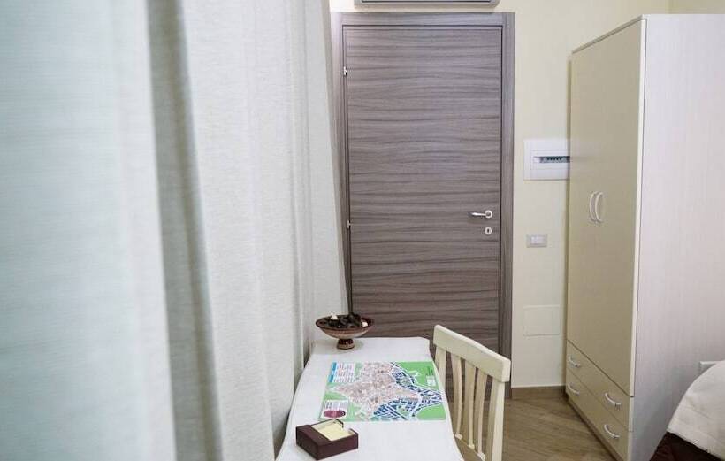 标准单人间, B&b President's Home