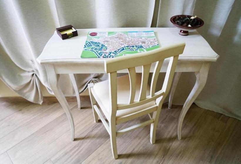 标准单人间, B&b President's Home