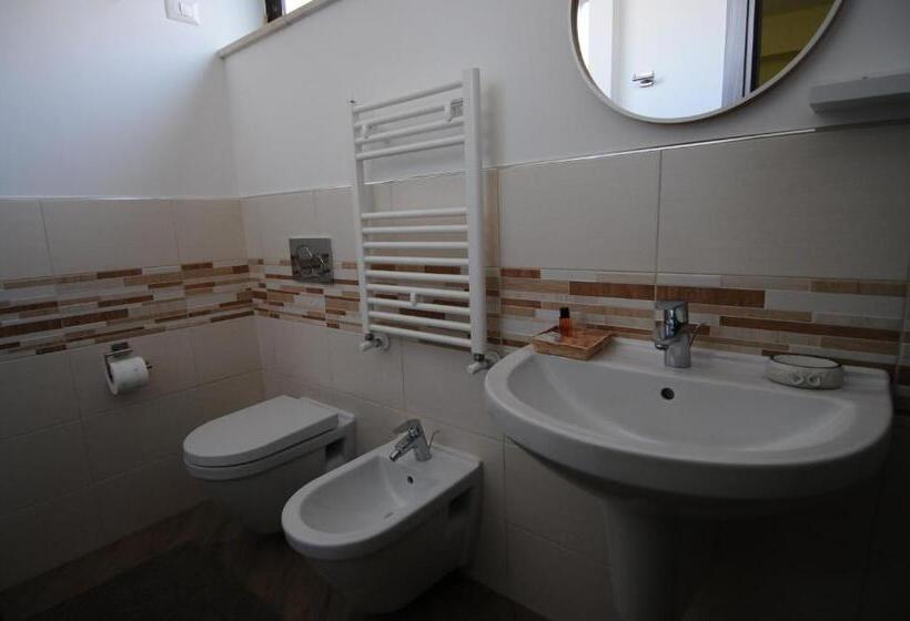 标准单人间, B&b President's Home