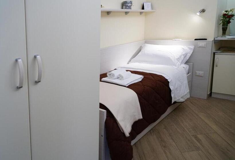 标准单人间, B&b President's Home