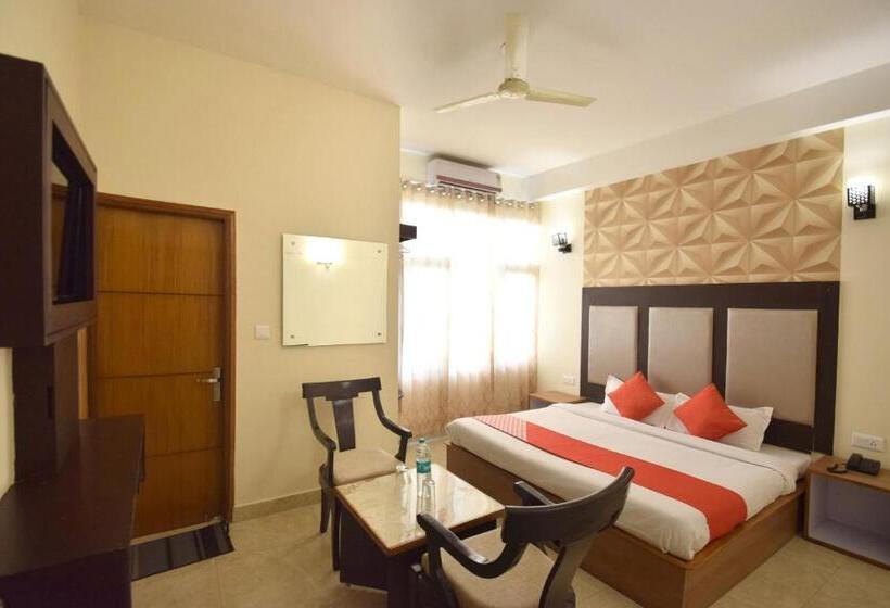 اتاق استاندارد, Capital O 11567 Hotel Shivalik Hills