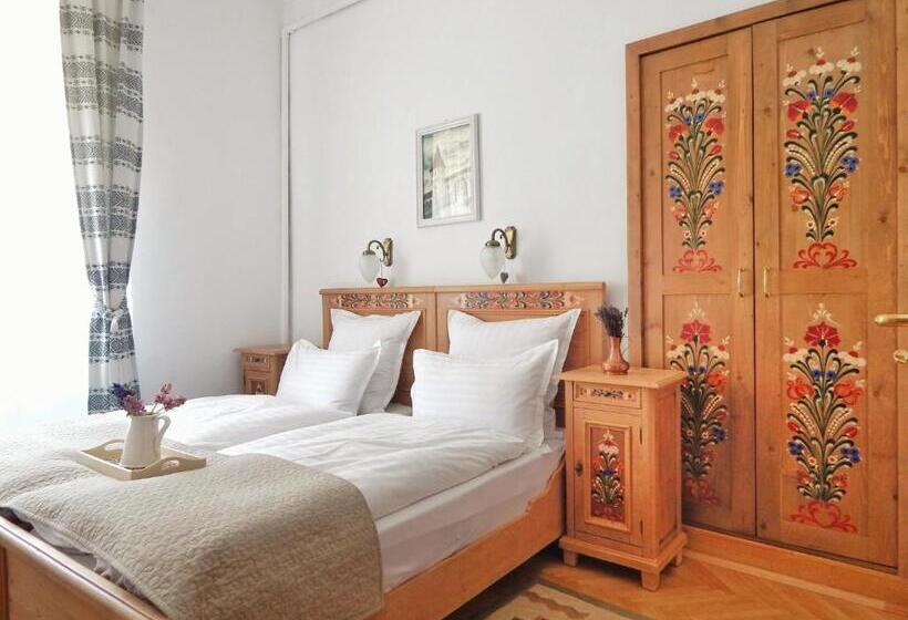 غرفة قياسية, La Teo Pensiune Si Pivnita