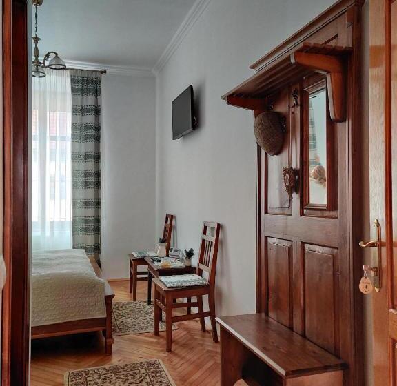 غرفة قياسية, La Teo Pensiune Si Pivnita