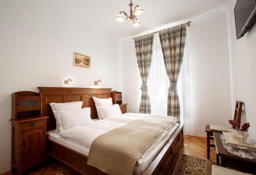 غرفة قياسية, La Teo Pensiune Si Pivnita