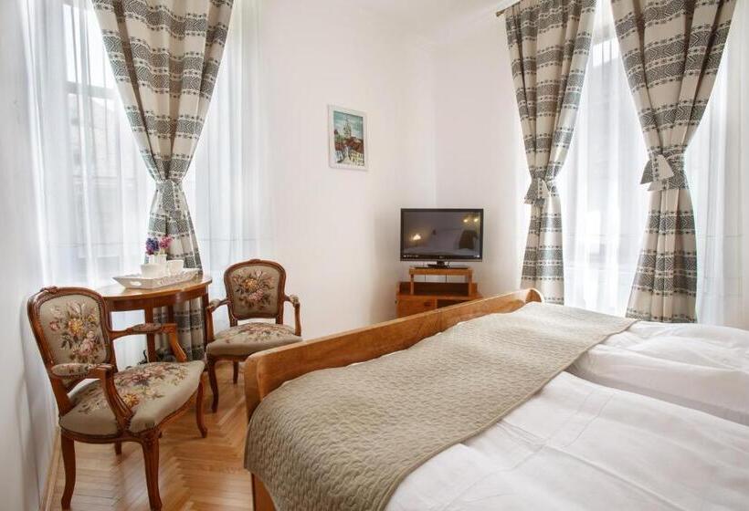 غرفة ديلوكس سرير كينج, La Teo Pensiune Si Pivnita