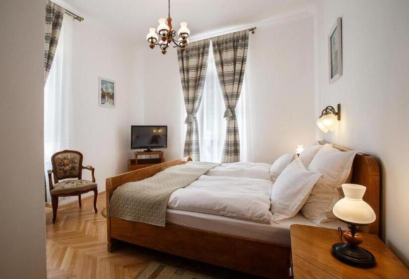 غرفة ديلوكس سرير كينج, La Teo Pensiune Si Pivnita