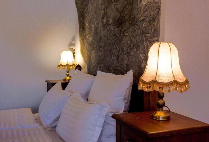 غرفة سوبيريور سرير كينج, La Teo Pensiune Si Pivnita