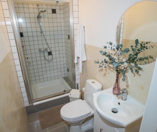 Economy Room Shared Bathroom, Central Guesthouse Reykjavik