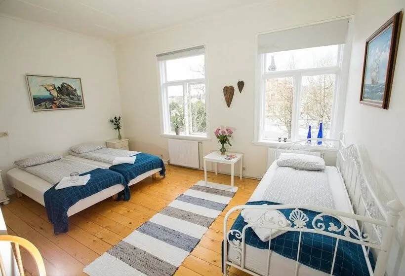 اتاق استاندارد سه تخته با سرویس بهداشتی مشترک, Central Guesthouse Reykjavik