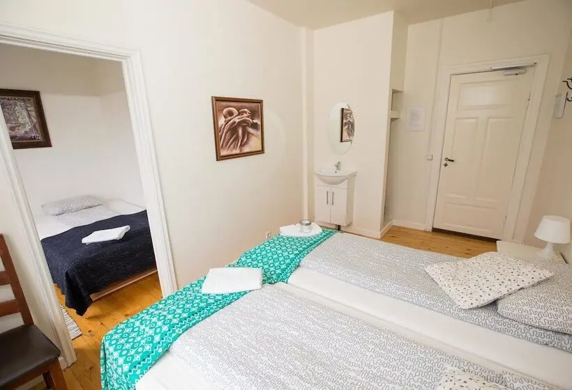 اتاق استاندارد سه تخته با سرویس بهداشتی مشترک, Central Guesthouse Reykjavik
