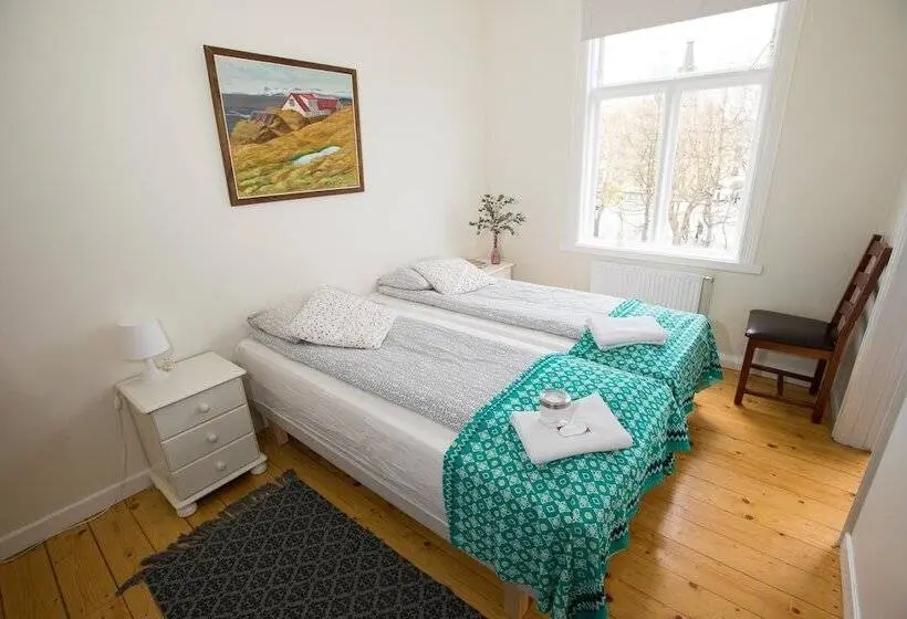 اتاق استاندارد سه تخته با سرویس بهداشتی مشترک, Central Guesthouse Reykjavik