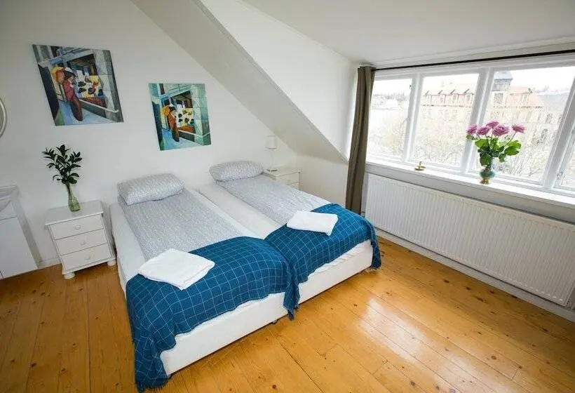 اتاق استاندارد چهارنفره با سرویس بهداشتی مشترک, Central Guesthouse Reykjavik