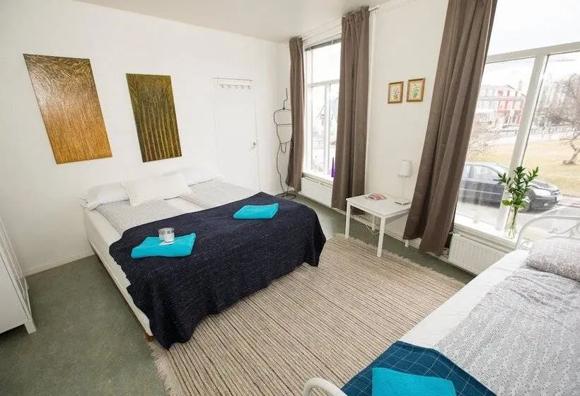 اتاق استاندارد چهارنفره با سرویس بهداشتی مشترک, Central Guesthouse Reykjavik