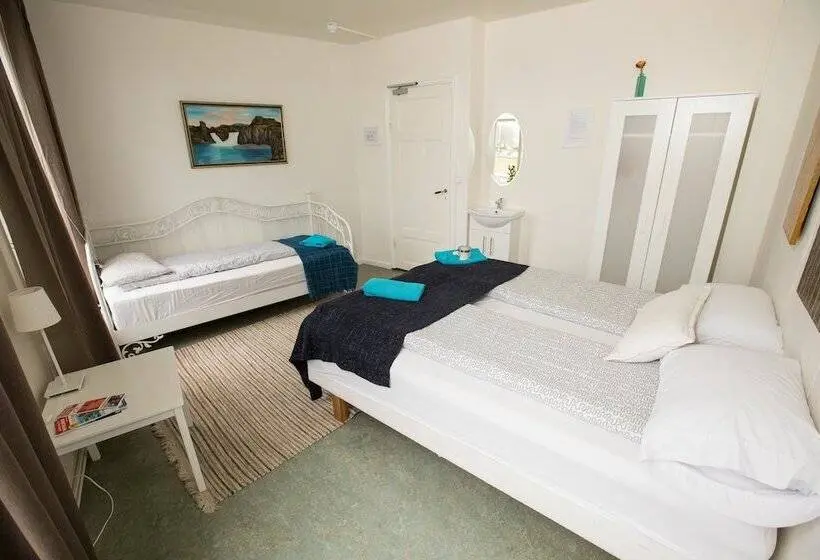 اتاق استاندارد چهارنفره با سرویس بهداشتی مشترک, Central Guesthouse Reykjavik