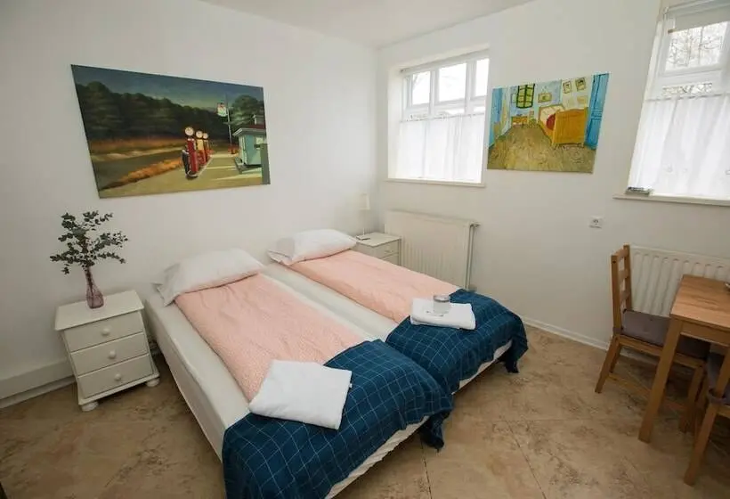 استودیوی استاندارد, Central Guesthouse Reykjavik