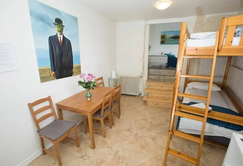 استودیوی استاندارد, Central Guesthouse Reykjavik