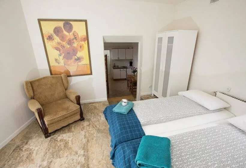 استودیوی استاندارد, Central Guesthouse Reykjavik