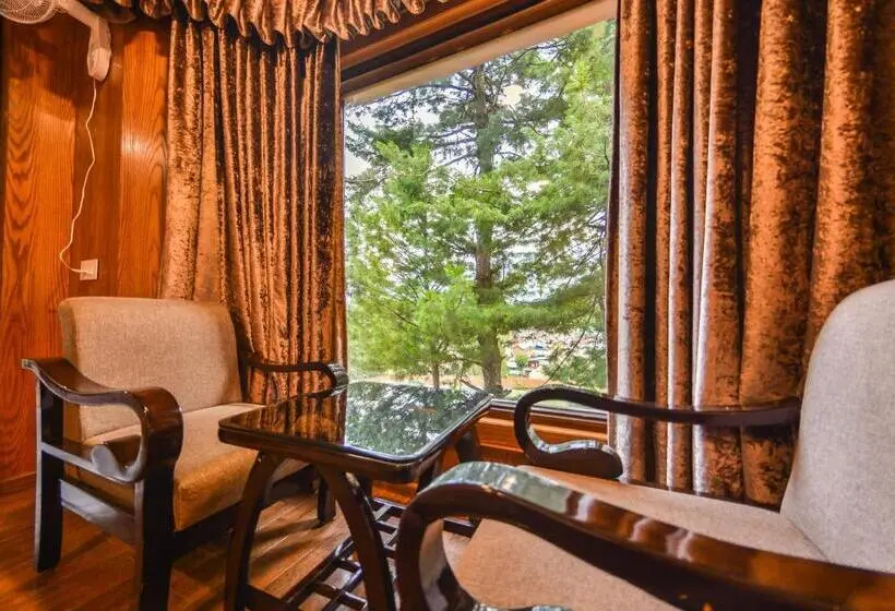 キングサイズベッドのスタンダードルーム, Royal Hillton Pahalgam