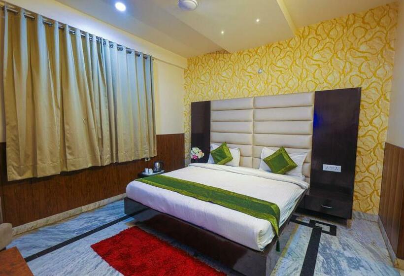 Quarto Deluxe, The Leaf   Gomti Nagar Lucknow