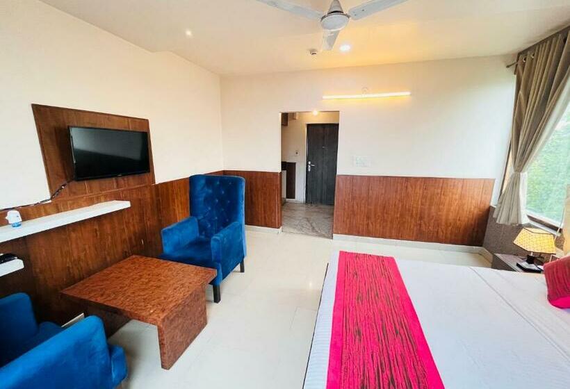 デラックスルーム, The Leaf   Gomti Nagar Lucknow