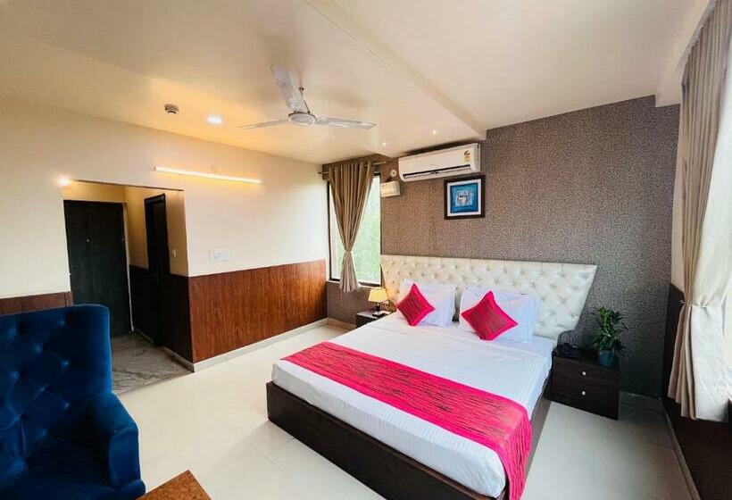 Quarto Deluxe, The Leaf   Gomti Nagar Lucknow
