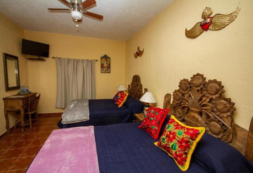 اتاق استاندارد چهارنفره با بالکن, Posada Maria Luisa