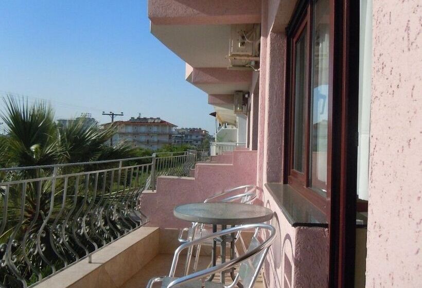 スタンダードトリプルルーム, Tropicana