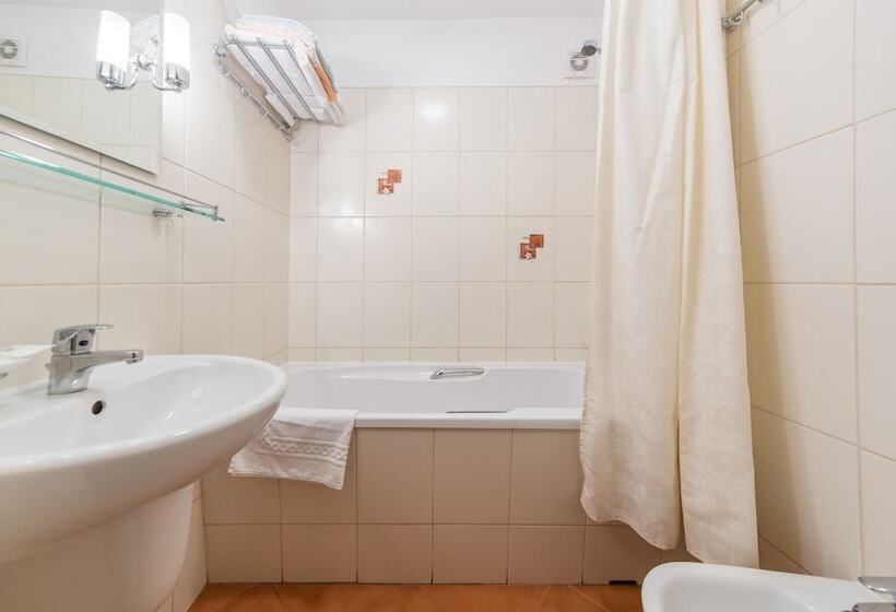 اتاق استاندارد سه نفره, Zespół Tatry   Hotel Tatry I Budynek Turystyczny