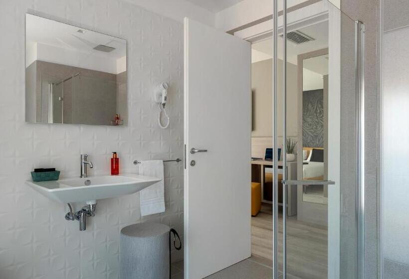 סוויטת ג'וניור, Delle Rose