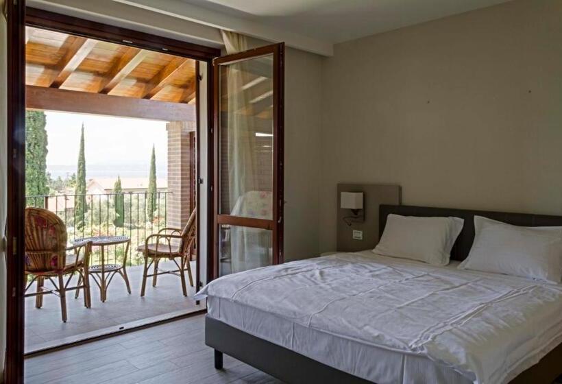 Pokój Deluxe Widok Jezioro, Relais Agli Olivi