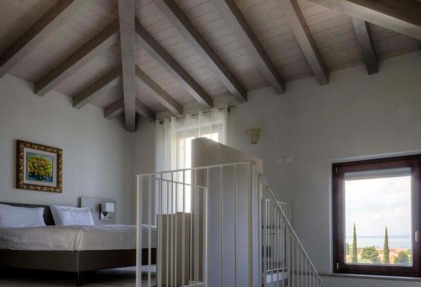 Pokój Deluxe Widok Jezioro, Relais Agli Olivi