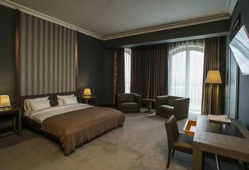 Perhehuone, Soho Grand