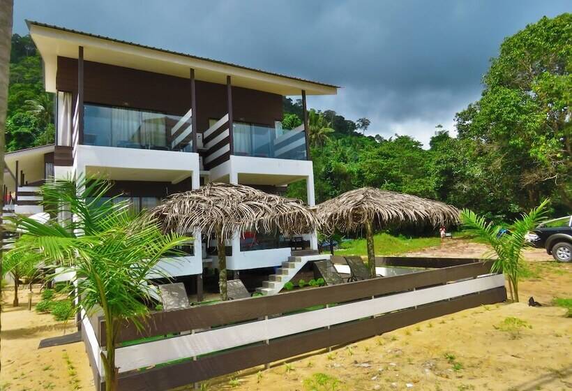 کلبه ییلاقی, The Barat Tioman Beach Resort