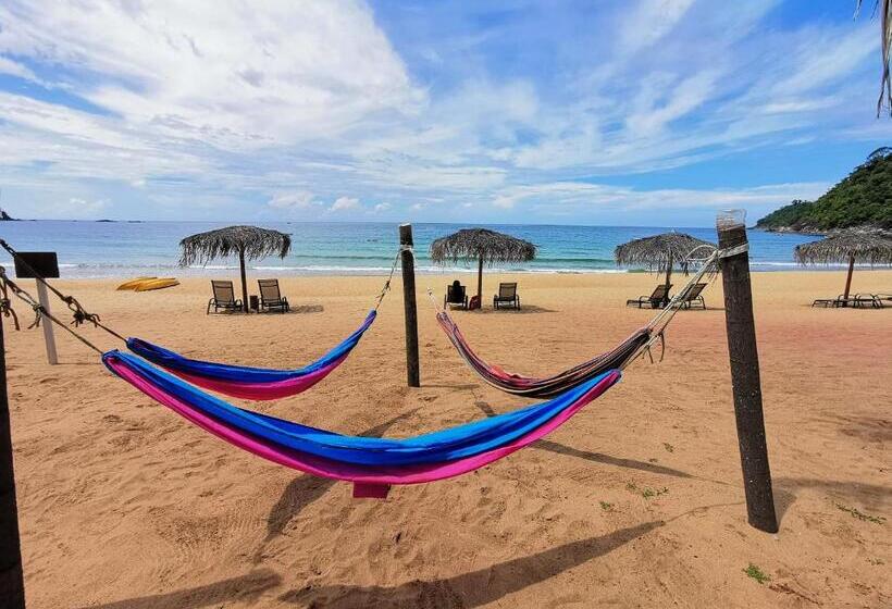 کلبه ییلاقی, The Barat Tioman Beach Resort